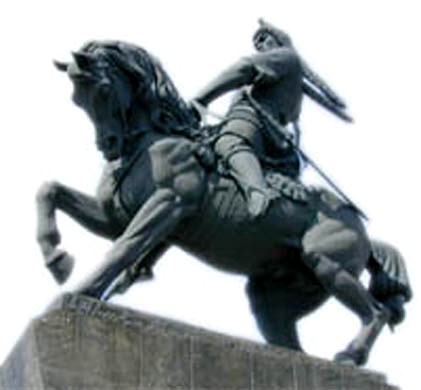 Памятник Салавату Юлаеву на берегу р.Белой (вид вполоборота)
